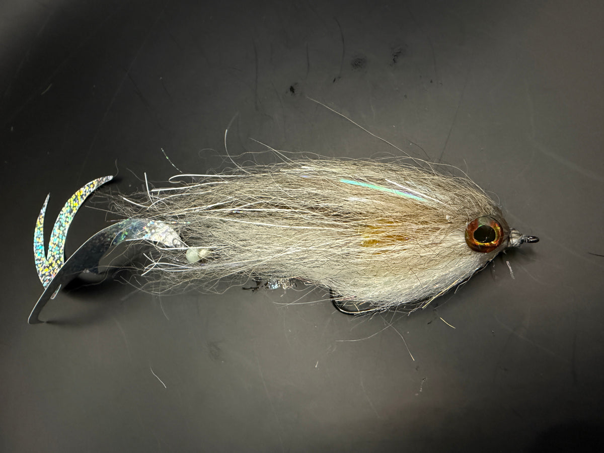 Dragontail Hover Darter Grey White